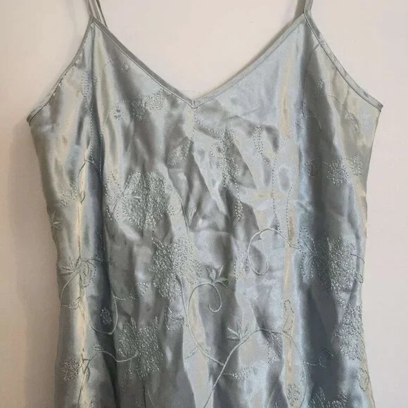 Morgan Taylor Embroidered Robe Slip Set Size Medium - Picture 11 of 15